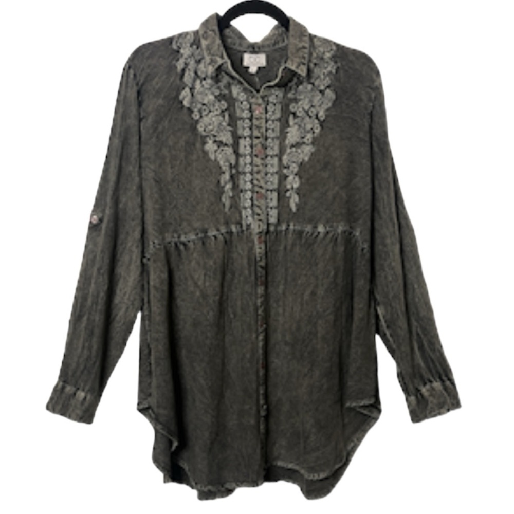 NWT Chic Connection Embroidered Acid wash button up tunic blouse Size L